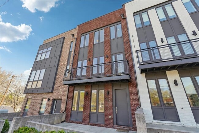 property at 1207 Chelsea Cir NW