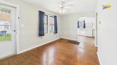 413 E 6th St in Newton, KS - Building Photo - Building Photo