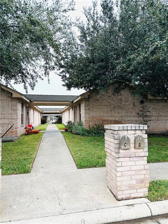 10 South Dr in Pharr, TX - Building Photo