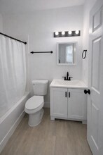 720 NW 61st St in Miami, FL - Foto de edificio - Building Photo