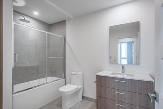 220 Bd Harwood in Vaudreuil-dorion, QC - Building Photo - Building Photo