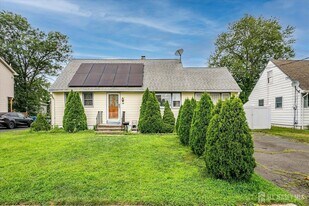 19 W Edward St in Woodbridge Township, NJ - Building Photo