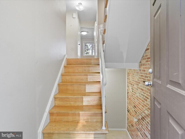 2305 McGregor Ct in Vienna, VA - Building Photo - Building Photo