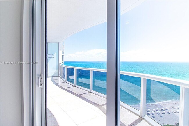 15901 Collins Ave, Unit 1607 in Sunny Isles Beach, FL - Foto de edificio - Building Photo