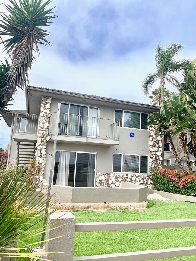 6736 Del Playa Dr in Isla Vista, CA - Building Photo - Building Photo