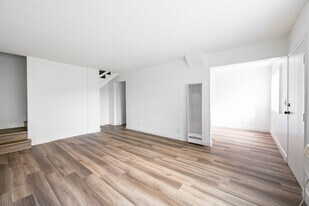 1425 Stoneridge Ontario in Ontario, CA - Building Photo