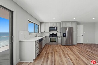 25218 Malibu Rd in Malibu, CA - Building Photo - Building Photo