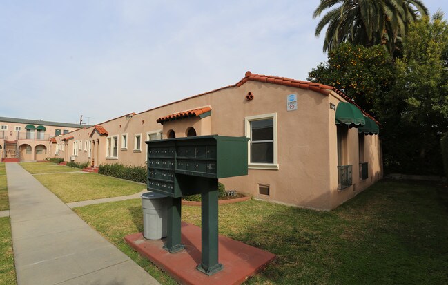 1217--1223 E Harvard St in Glendale, CA - Foto de edificio - Building Photo