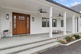 47 Old Riverhead Rd in Hampton Bays, NY - Building Photo - Building Photo