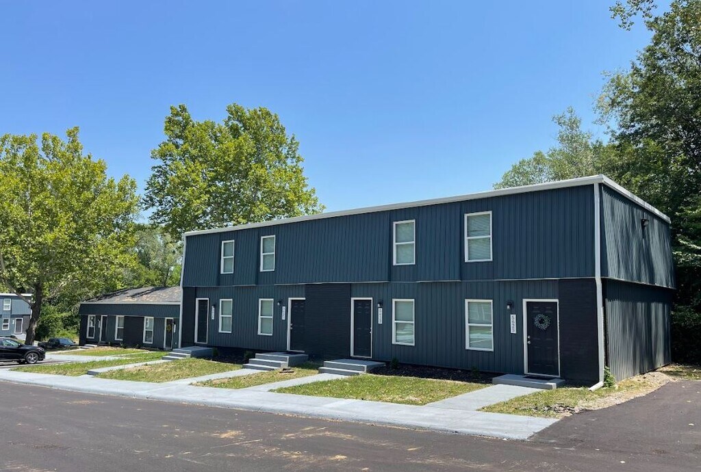 Woodlark Apartments in Kansas City, KS