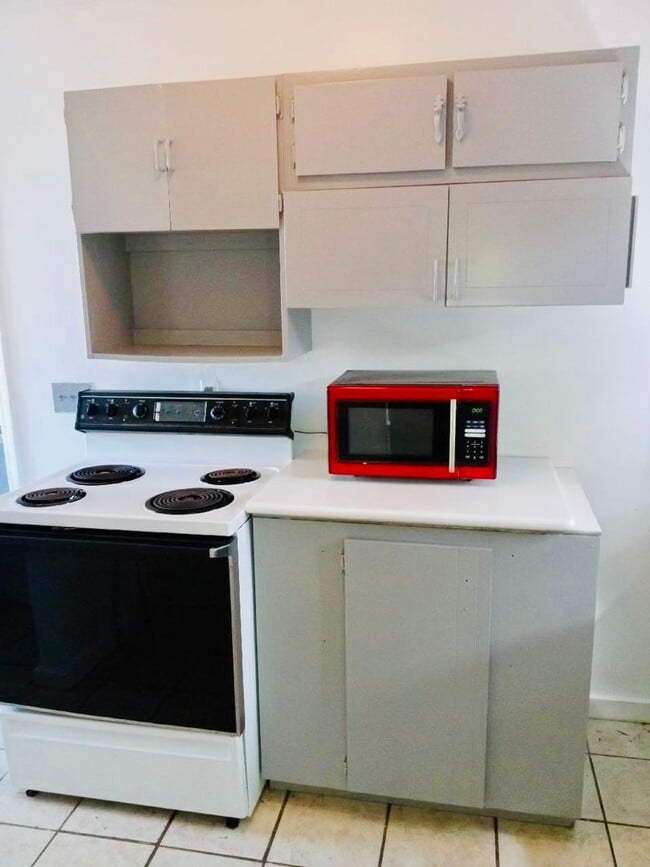 314 Cottrill St in Daytona Beach, FL - Building Photo - Building Photo