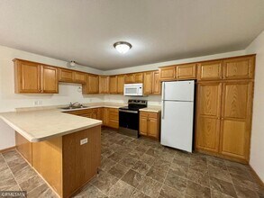 6040 S 1st St in Waverly, MN - Foto de edificio - Building Photo