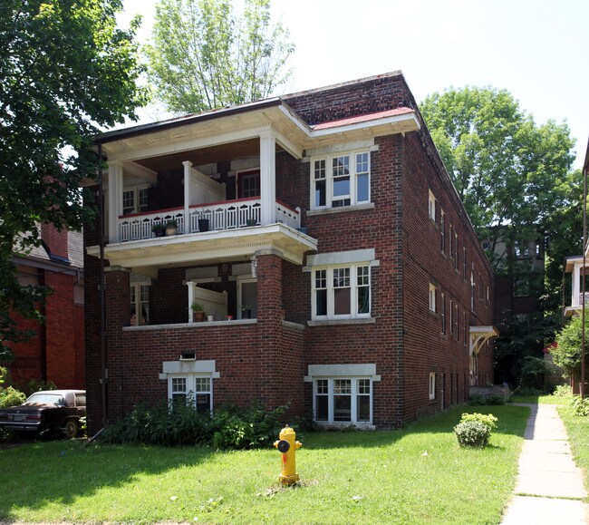 4 Pinewood Ave in Toronto, ON - Building Photo - Primary Photo