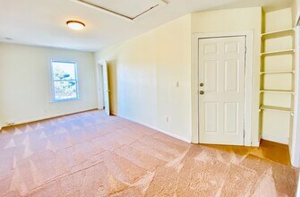 2058 14th Ave W in Seattle, WA - Foto de edificio - Building Photo