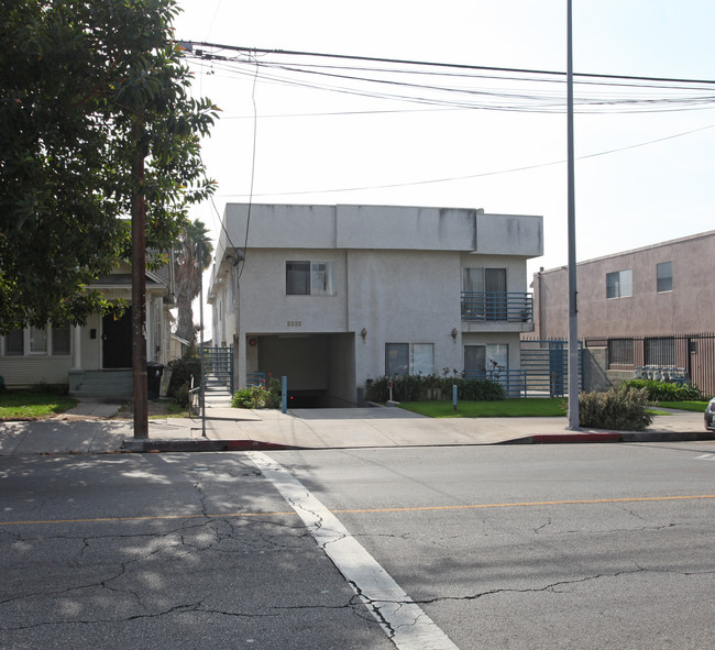 5332 Fountain Ave in Los Angeles, CA - Building Photo - Building Photo