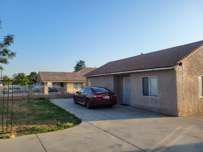 6598 Jacaranda Ave in Fontana, CA - Building Photo - Building Photo