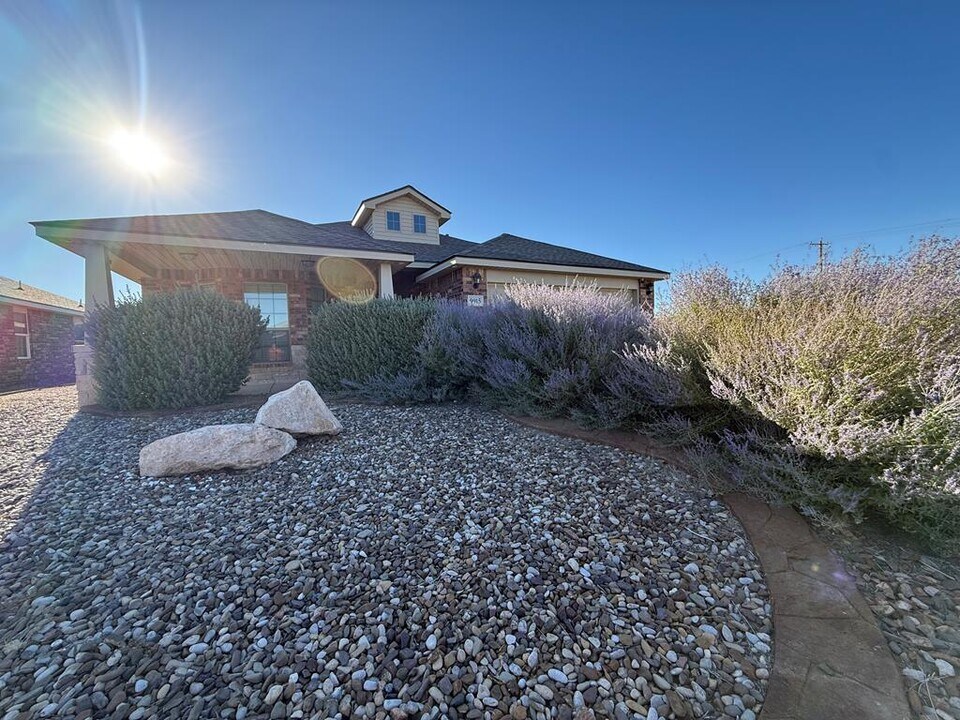 9915 Lamar Ave in Odessa, TX - Building Photo