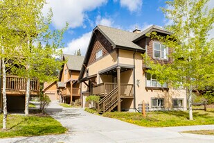 108 Armstrong Pl in Canmore, AB - Building Photo