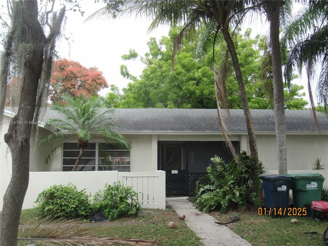 11015 SW 154th Terrace in Miami, FL - Building Photo - Building Photo