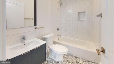 812 N 16th St-Unit -6 in Philadelphia, PA - Building Photo - Building Photo