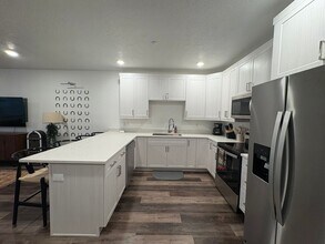 380 Utah Ave-Unit -Unit C in Hildale, UT - Building Photo - Building Photo