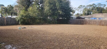 242 Redbud Ln in Palatka, FL - Building Photo - Building Photo