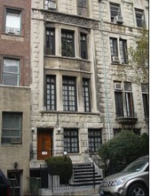 313 W 75th St in New York, NY - Building Photo - Building Photo