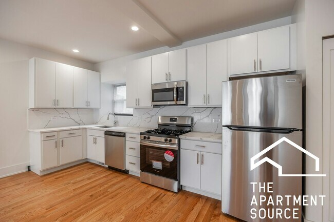 654 W Gordon Terrace in Chicago, IL - Building Photo - Building Photo