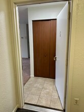 2201 Hedgerow Road, Unit C in Columbus, OH - Foto de edificio - Building Photo