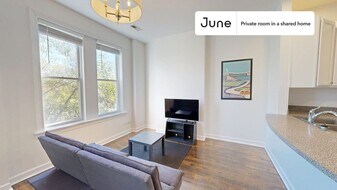 Room in Shared 3 bed/2 bath home in Chicago, IL - Building Photo