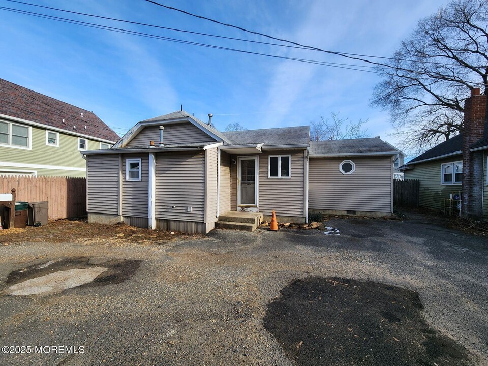 10.5 Center Ave in Keansburg, NJ - Building Photo