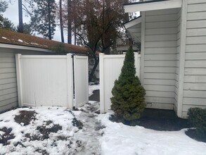 623 E Whispering Pines Ln in Coeur d'Alene, ID - Building Photo - Building Photo