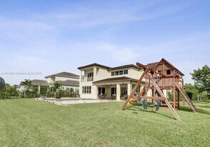 6804 N Stillwater Shores Dr in Davie, FL - Building Photo