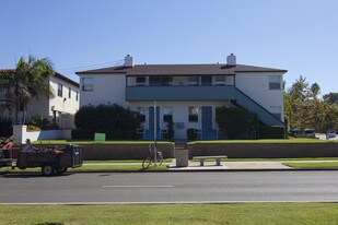 369-375 Orange Ave in Coronado, CA - Building Photo