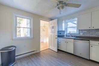 183 Thompson Rd in Manchester, CT - Building Photo - Building Photo