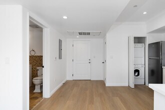 930 S Robertson Blvd in Los Angeles, CA - Foto de edificio - Interior Photo
