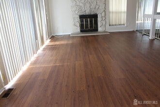 157 Westgate Dr in Edison, NJ - Building Photo - Building Photo