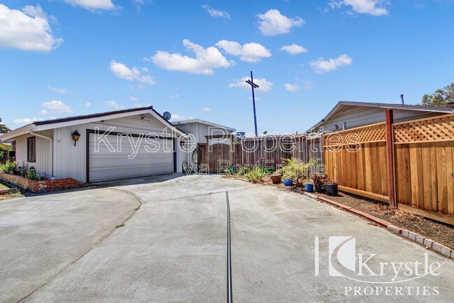 property at 211 Oakmore Ct
