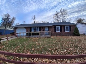 924 Sunset Rdg in Danville, IL - Building Photo