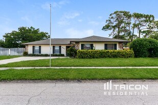 907 67th Ave Dr W in Bradenton, FL - Building Photo