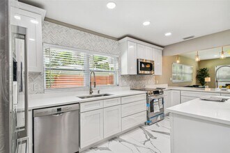 2042 Craft Ln in Sarasota, FL - Building Photo - Building Photo