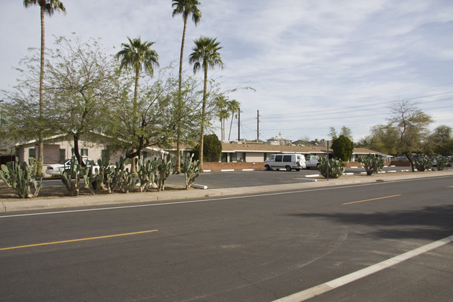 Casitas on Campbell in Phoenix, AZ - Building Photo - Building Photo