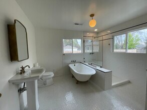 1030 Lincoln St in Redding, CA - Building Photo - Building Photo