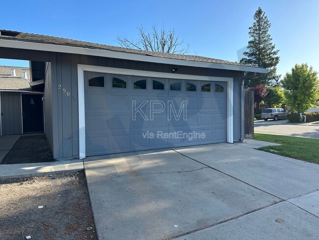 2903 Whittier Ct in Stockton, CA - Building Photo - Building Photo
