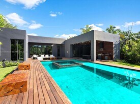 871 NE 83rd St in Miami, FL - Building Photo