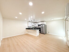 5611 Fulcher Ave, Unit 3 in Los Angeles, CA - Foto de edificio - Building Photo