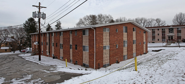 Park Avenue Apartments in West Mifflin, PA - Building Photo - Building Photo