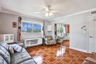 2240 Johnson St in Hollywood, FL - Building Photo - Building Photo