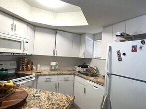 8225 Lake Dr, Unit 501 in Doral, FL - Building Photo - Building Photo