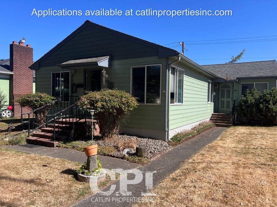 1016 16th Ave in Longview, WA - Building Photo